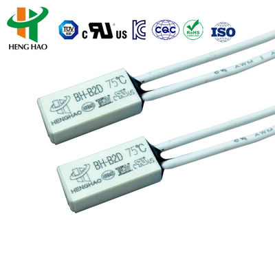 Автоматический миниатюрный термовыключатель с рабочей температурой 30~150°C, номинальным напряжением 24 В постоянного тока и сроком службы 10000 циклов